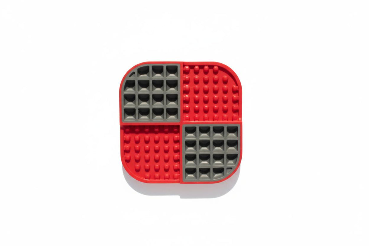 LickiMat Slomo red color