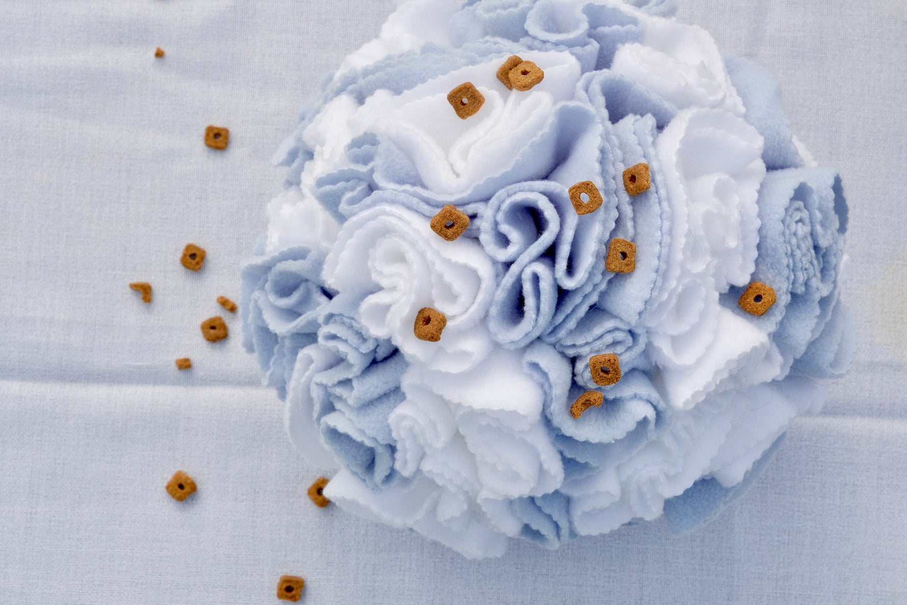 Sniffing Ball Light Blue promoting calm, focused indoor play